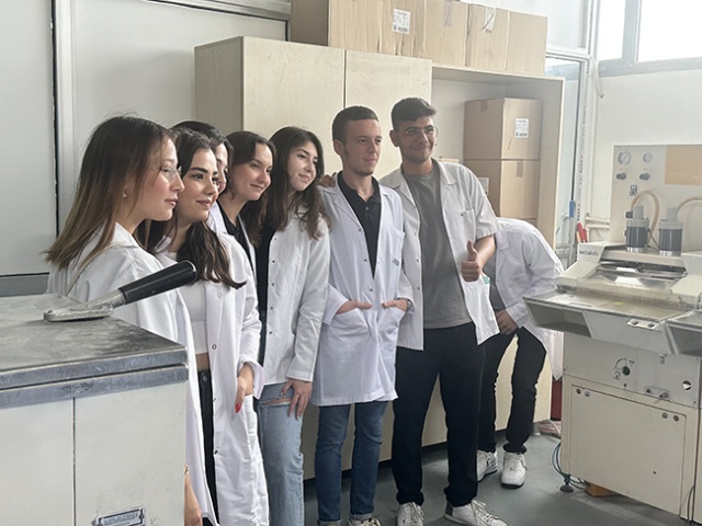 İzmir Tınaztepe Üniversitesi SHMYO Optisyenlik Bölümü Öğrencilerinin Akay Rx Laboratory Ziyareti