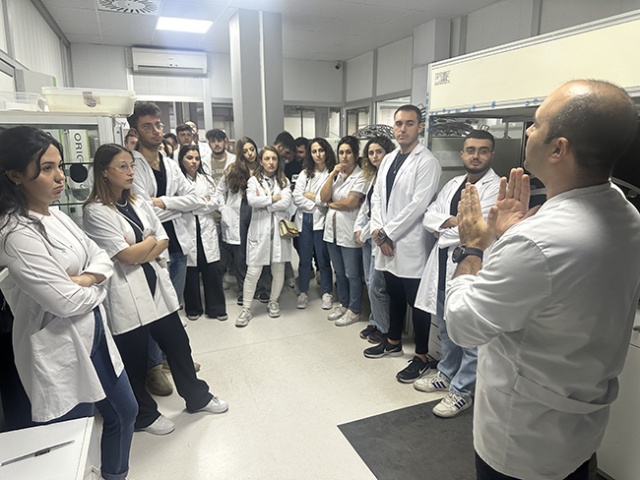 İzmir Tınaztepe Üniversitesi SHMYO Optisyenlik Bölümü Öğrencilerinin Akay Rx Laboratory Ziyareti