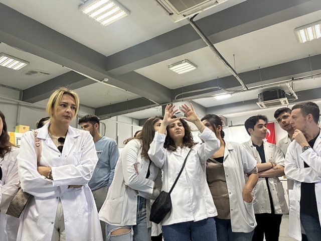 İzmir Tınaztepe Üniversitesi SHMYO Optisyenlik Bölümü Öğrencilerinin Akay Rx Laboratory Ziyareti