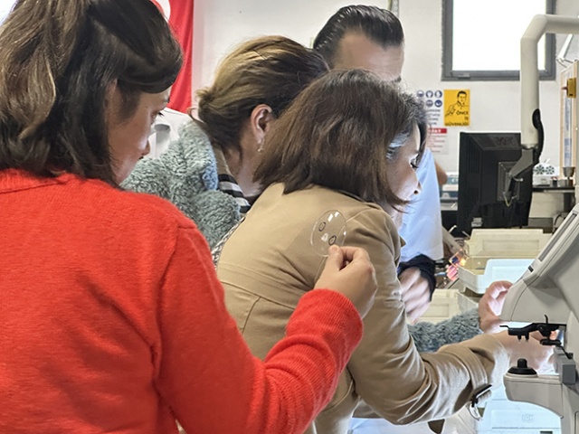 İzmir Kavram Üniversitesi SHMYO Optisyenlik Bölümü Öğrencilerinin Akay Rx Laboratory Ziyareti