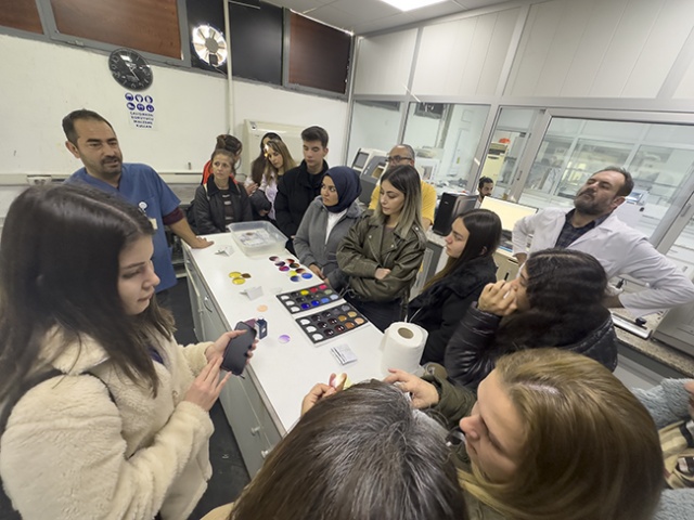 İzmir Kavram Üniversitesi SHMYO Optisyenlik Bölümü Öğrencilerinin Akay Rx Laboratory Ziyareti