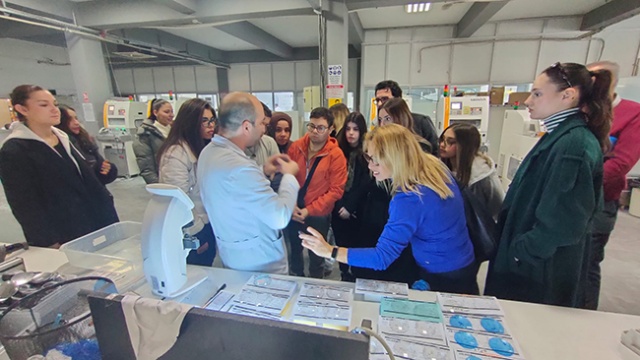 İzmir Tınaztepe Üniversitesi SHMYO Optisyenlik Bölümü Akay Rx Laboratory Ziyareti